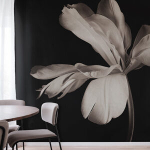 fototapeet R19089_Dramatic-Flower_Rebel-Walls_image3-must-valge